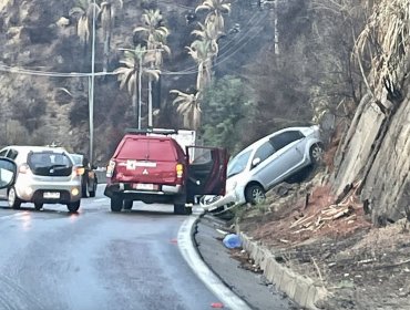 Al menos cuatro accidentes de tránsito se reportan en la ruta Las Palmas de Viña durante lluviosa mañana en la zona costera