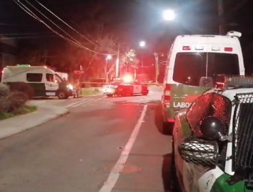 Asaltantes roban auto y arma institucional a carabinero en encerrona en Ñuñoa